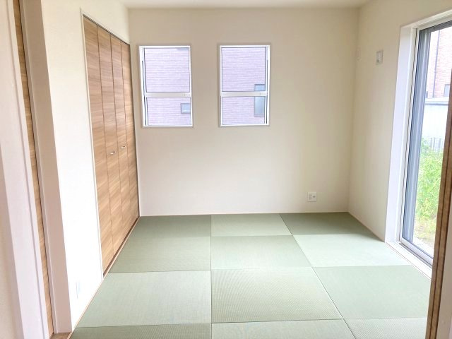 ブルーミングガーデン前橋市後家町　1号棟の和室|1階和室5.25帖です。い草香る和室はくつろぎスペースに最適ですよ♪