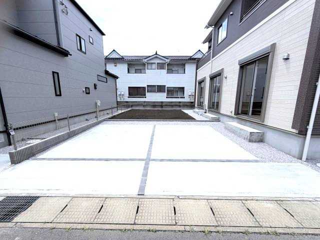 ブルーミングガーデン前橋市後家町　1号棟の駐車場|駐車場もキレイに整備されています。並列２台駐車可能です。