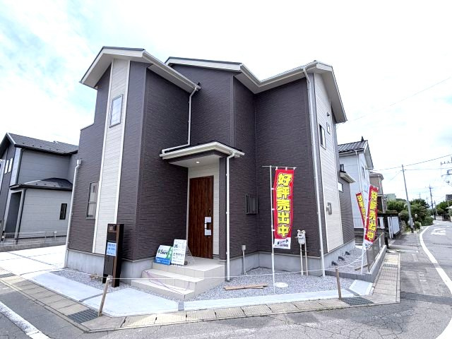 ブルーミングガーデン前橋市後家町　1号棟の外観|東面からの外観です。南面とはまた違った雰囲気です。
角地で陽当たり良好ですよ☆