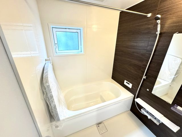 ブルーミングガーデン前橋市後家町　1号棟の浴室|１坪タイプのフルオートバスです！
足を延ばして入れる広さなので一日の疲れも癒されますよ♪
室内物干しや浴室乾燥機もあるのでお天気の悪い日にはランドリースペースとしてもご利用できます！