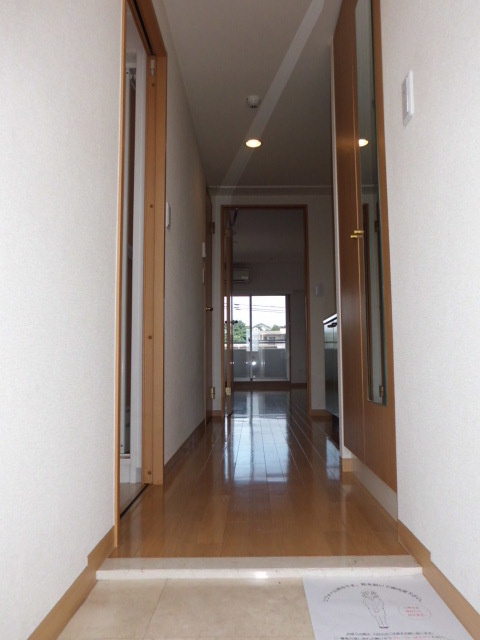 グランディスタ菊名の玄関|※写真は別部屋です