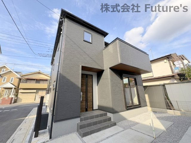 三郷市鷹野4丁目　新築戸建　全6棟　1号棟の外観|スーパーやコンビニ、総合病院が近く生活利便性の良い立地です