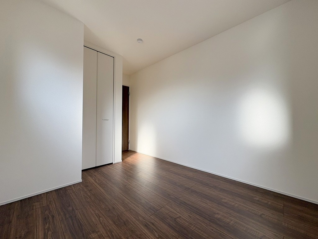 三郷市鷹野4丁目　新築戸建　全6棟　1号棟の洋室|収納付の洋室5.5帖・子供部屋としていかがでしょう