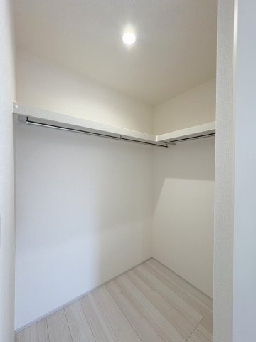 三郷市鷹野4丁目　新築戸建　全6棟　2号棟の収納|季節物の大物家電の収納にも便利なウォークインクローゼット完備