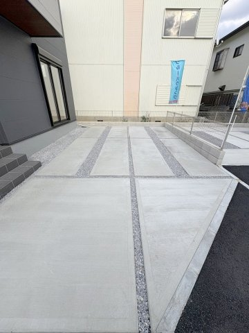 三郷市鷹野4丁目　新築戸建　全6棟　2号棟の駐車場|カースペース並列2台駐車可能