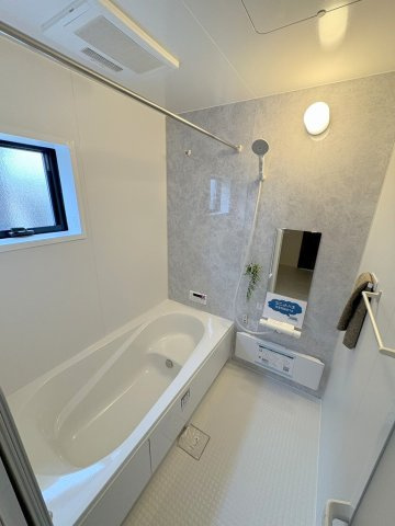 三郷市鷹野4丁目　新築戸建　全6棟　2号棟の浴室|一日の疲れを癒す広々とした一坪バス♪