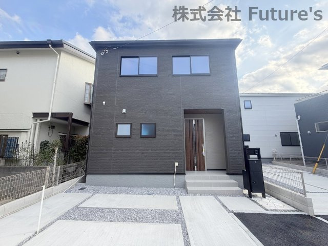 三郷市鷹野4丁目　新築戸建　全6棟　3号棟の外観|スーパーやコンビニ、総合病院が近く生活利便性の良い立地です