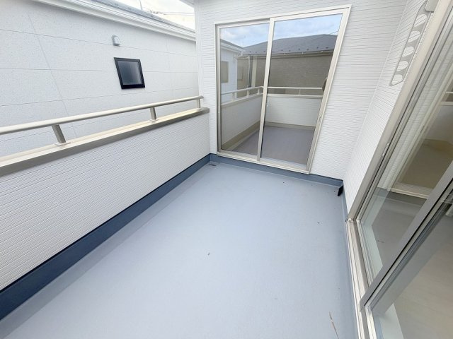 三郷市鷹野4丁目　新築戸建　全6棟　5号棟のバルコニー|広々とした南向きバルコニーです