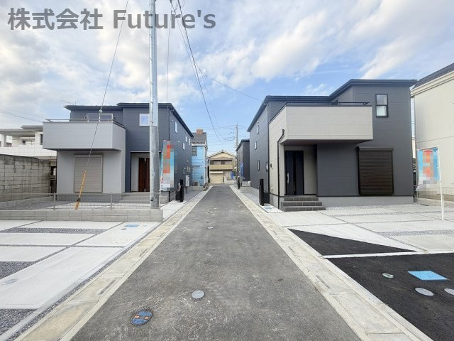 三郷市鷹野4丁目　新築戸建　全6棟　5号棟の前面道路含む現地写真