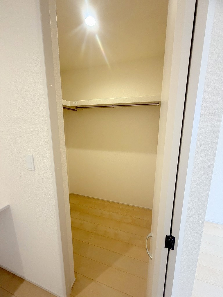 三郷市鷹野4丁目　新築戸建　全6棟　5号棟の収納|季節物の大物家電の収納にも便利なウォークインクローゼット