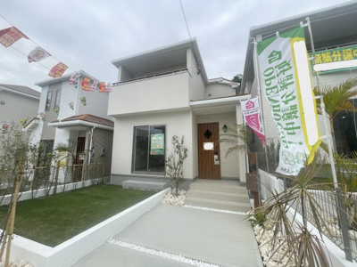 【外観】 | 南風原町宮城（全5棟）B号棟 | B号棟　駐車3台可♪素敵な植栽が映えるお庭付き♪