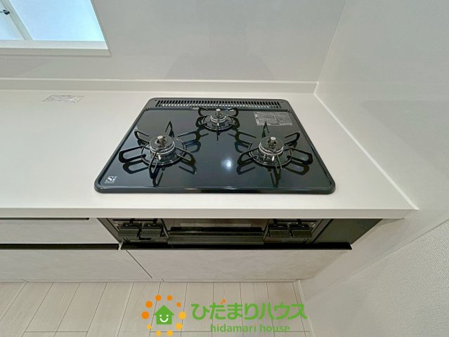 羽生市南5丁目　新築一戸建て　リナージュの設備|3口コンロ！