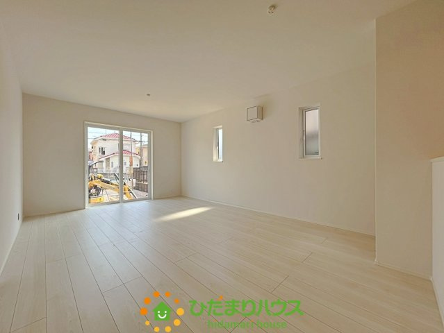 羽生市南5丁目　新築一戸建て　リナージュの居間・リビング