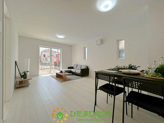 羽生市南5丁目　新築一戸建て　リナージュの居間・リビング|17帖の大きなLDK！