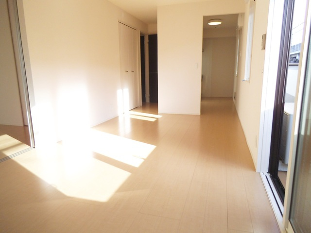 セジュールラック南館の寝室|14帖もある広々ＬＤＫです！