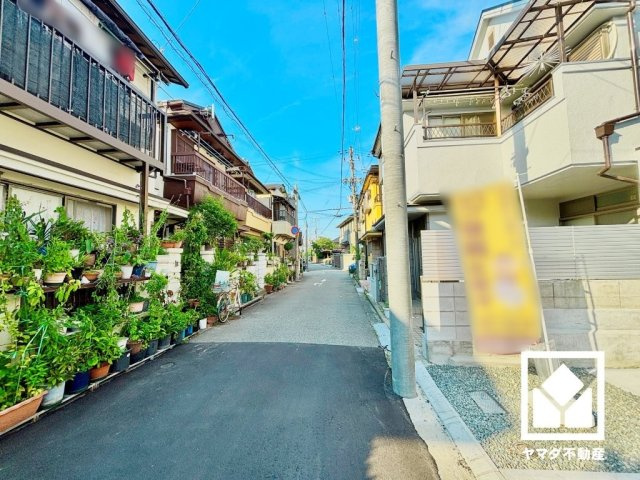西宮市浜甲子園　１期の前面道路含む現地写真|テラシエ西宮市浜甲子園、新築分譲戸建1期全3棟の1号棟です。区画それぞれ間取りが違うので、ライフスタイルに合わせてご検討ください。