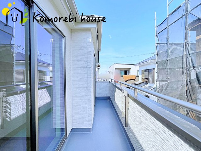 北本宮内　2期　新築一戸建て　ハートフルタウン　Mのバルコニー|バルコニーからの眺めを楽しみながら食事をしませんか