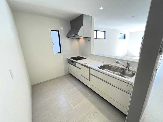 【キッチン】 | 福岡市早良区有田7丁目1期　1号棟（全1棟）【仲介手数料無料・0円】 | 施工例。施工例は完成時と異なる場合があります。
