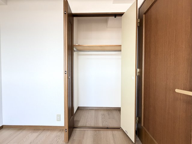 【収納】 | 【新規リノベ】プレジデント皇神串山公園 | 洋室にあるクローゼットです。