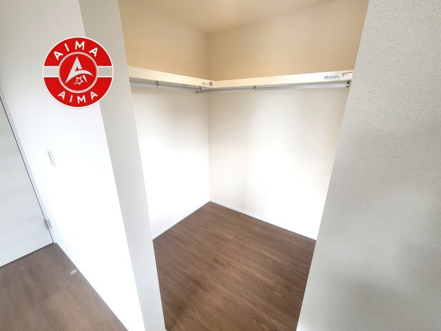 N・福岡市西区横浜2丁目第18-1棟（1号棟）の収納|洋服や大きな荷物が多い方や人数の多いご家族などは、一般的なクローゼットよりもウォークインクローゼットのほうが使い勝手が良いです。