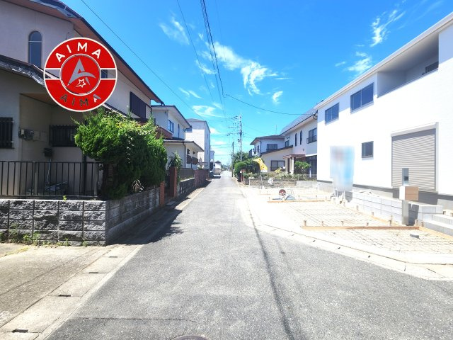 N・福岡市西区横浜2丁目第18-1棟（1号棟）の前面道路含む現地写真|前面道路は閑静な住宅地をはしる車通りの少ない道路。お車の出し入れが苦手なママや小さなお子様にも安心ですね。しっかり舗装もされているので、ベビーカーや自転車で通っても快適に通行できます。