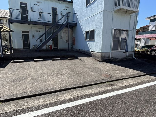 ロワール駿河台の駐車場