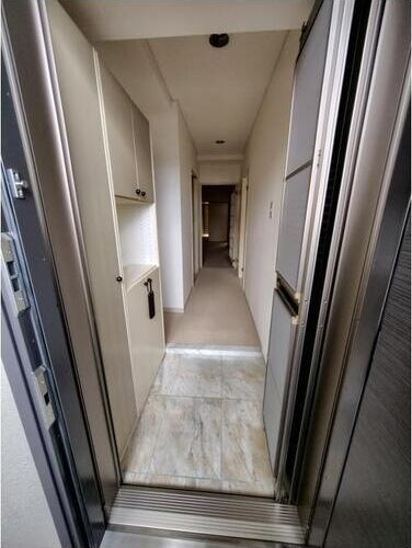 朝日プラザ香里菊ヶ丘の玄関