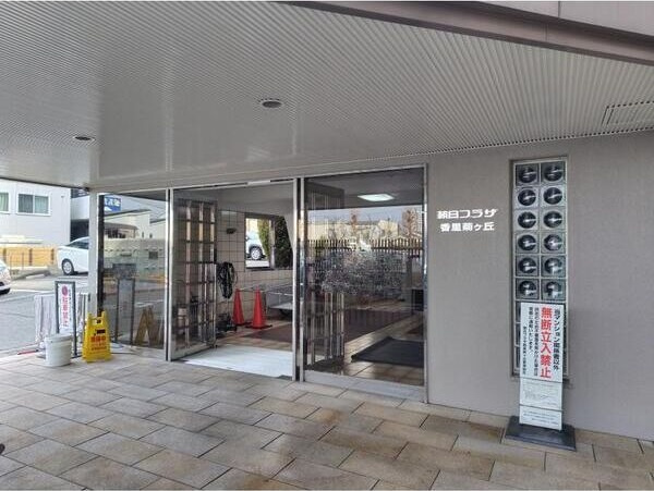 朝日プラザ香里菊ヶ丘のエントランス