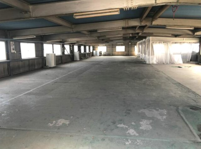 平塚市中堂の工場の内装