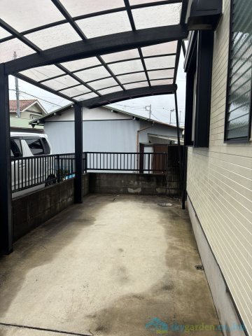 秦野市西田原　中古戸建の駐車場
