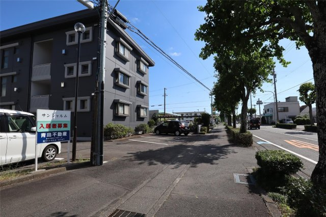 サンシャルムの駐車場