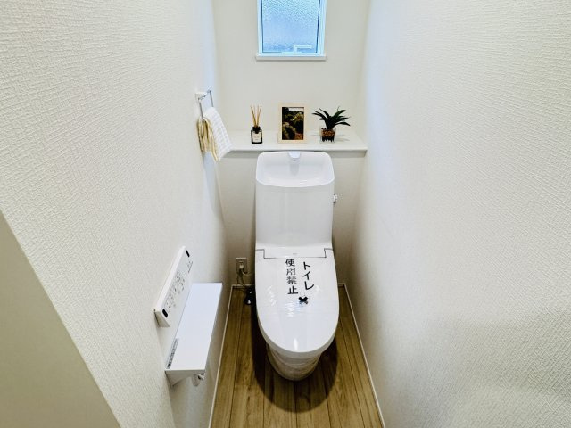 柏市花野井新築戸建【花野井小学校：6分】のトイレ|温水洗浄暖房便座つきトイレ