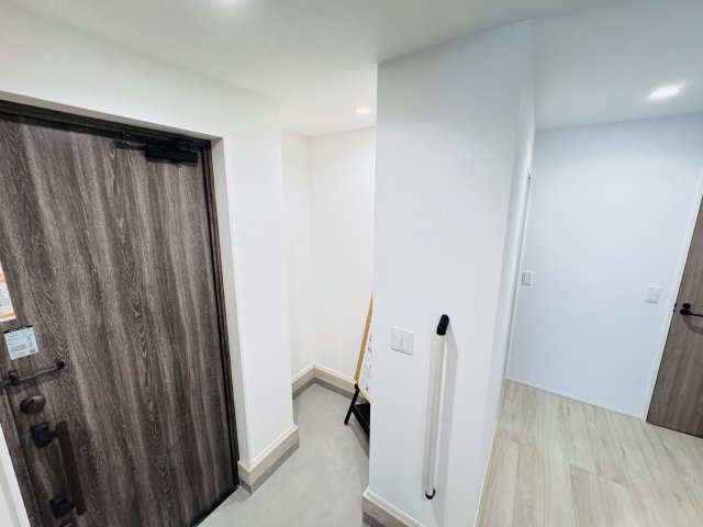 柏市花野井新築戸建【花野井小学校：6分】の玄関|玄関ホール横・シューズインクローク