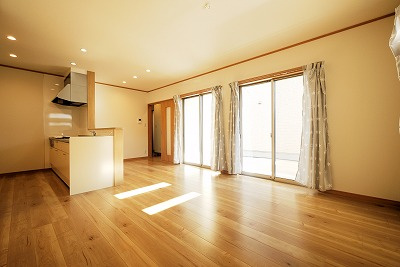 泉田岩佐様戸建の居間・リビング