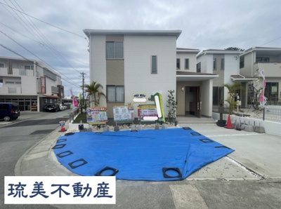 【外観】 | 南風原町宮城（全5棟）E号棟 | E号棟　並列駐車3台可♪