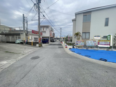 【前面道路含む現地写真】 | 南風原町宮城（全5棟）E号棟 | ※南側公道5.3m♪