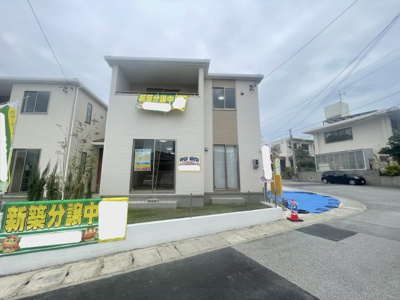 【外観】 | 南風原町宮城（全5棟）E号棟 | E号棟　素敵な植栽が映えるお庭付き♪