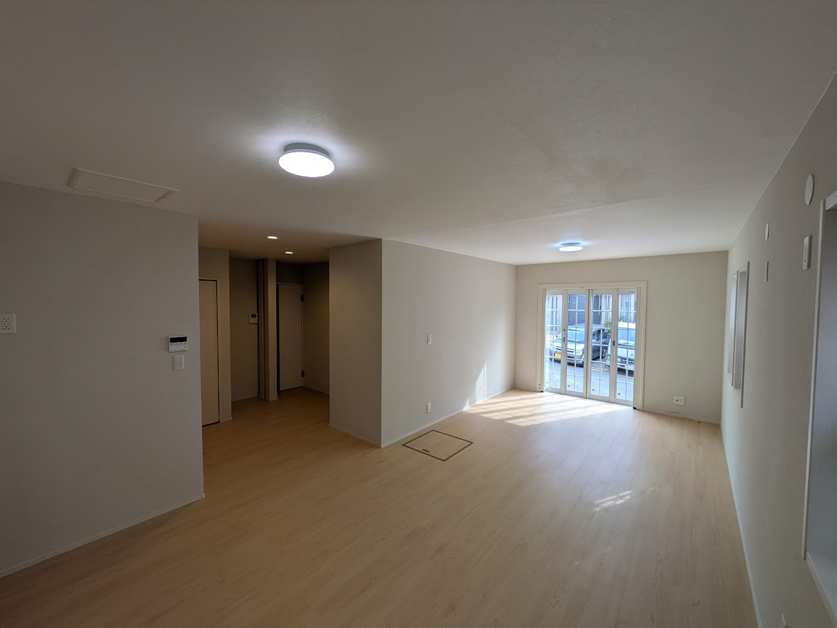 大阪府東大阪市上四条町24-30の居間・リビング