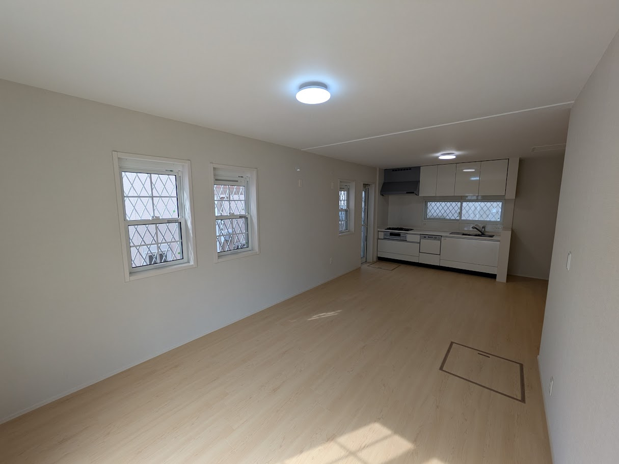 大阪府東大阪市上四条町24-30の居間・リビング