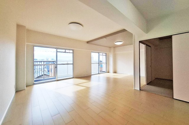 ローレルハイツ東天美の居間・リビング|リビングダイニング＋和室