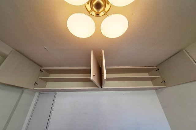 シャルマン・フジ久米田の収納|洋室1吊戸棚（照明器具撤去予定）