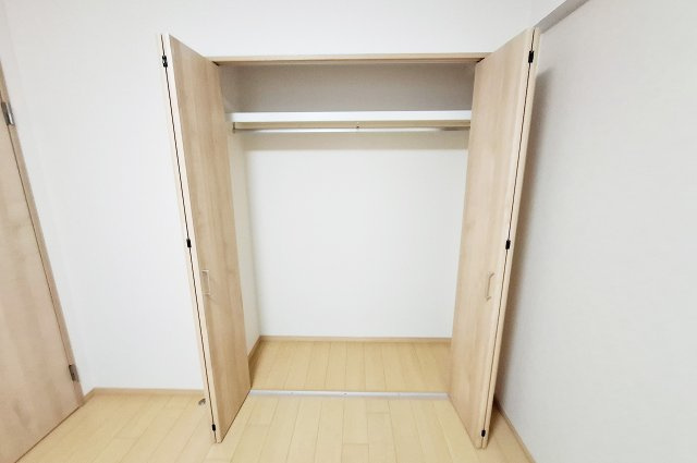 ヴューイスト泉ヶ丘の収納|洋室1クローゼット：新調済み。