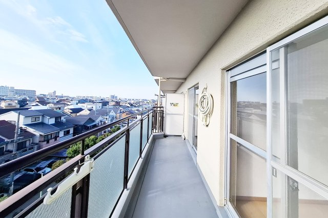 堺東グリーンハイツのバルコニー|バルコニー：6階建ての5階部分＆南向きで日当たり・眺望良好です。