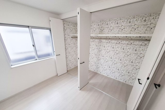 岸和田市池尻町の収納|洋室3は部屋幅いっぱいのワイドクローゼット付きで、お部屋を広く使えます。