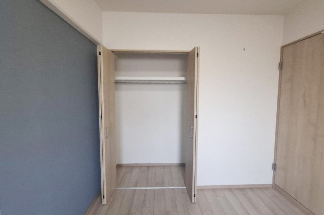 アンビエント金剛東ガーデンコートの収納|洋室1クローゼット