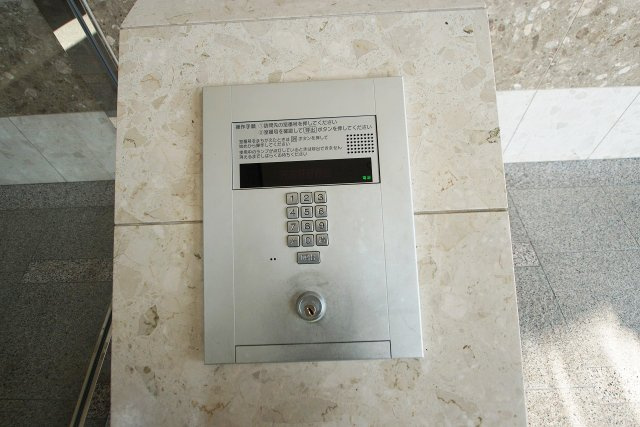 アンビエント金剛東ガーデンコートの防犯設備|オートロックシステム