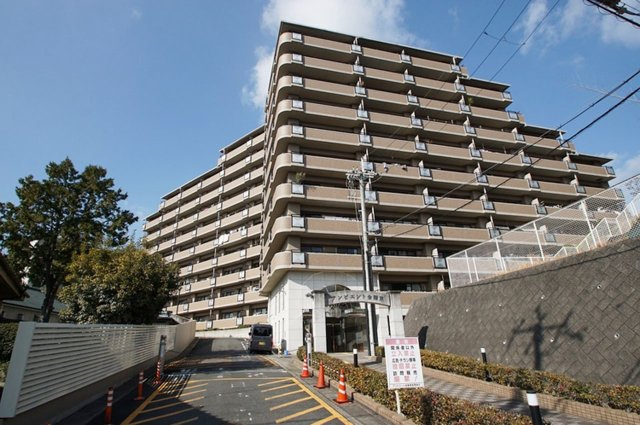 アンビエント金剛東ガーデンコートの外観