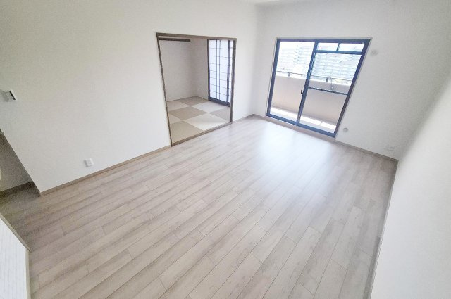 アンビエント金剛東ガーデンコートの内装|リビングダイニング