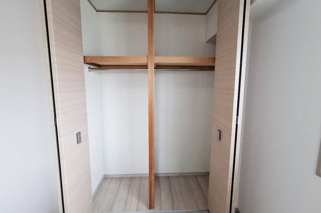 グランアッシュ天美駅前の収納|洋室1クローゼット