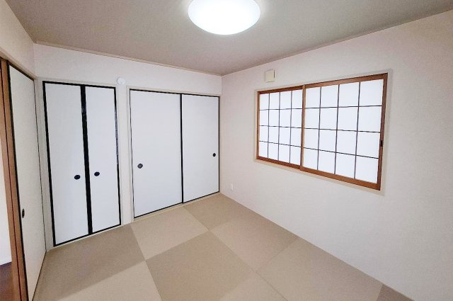 富田林市伏山の和室|和室：明るいカラーのフチなしの半畳タタミで和モダン明るいお部屋になりました。